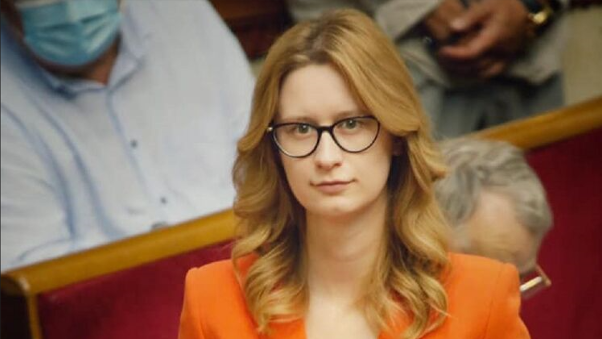 Роксолана Пидласа предложила увеличить налоги и военный сбор. Фото: Facebook/roksolana.pidlasa